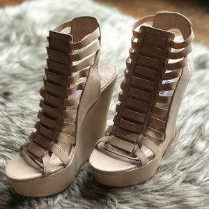 Steve Madden Jossiee Nude Wedge Sandals / Heels 8